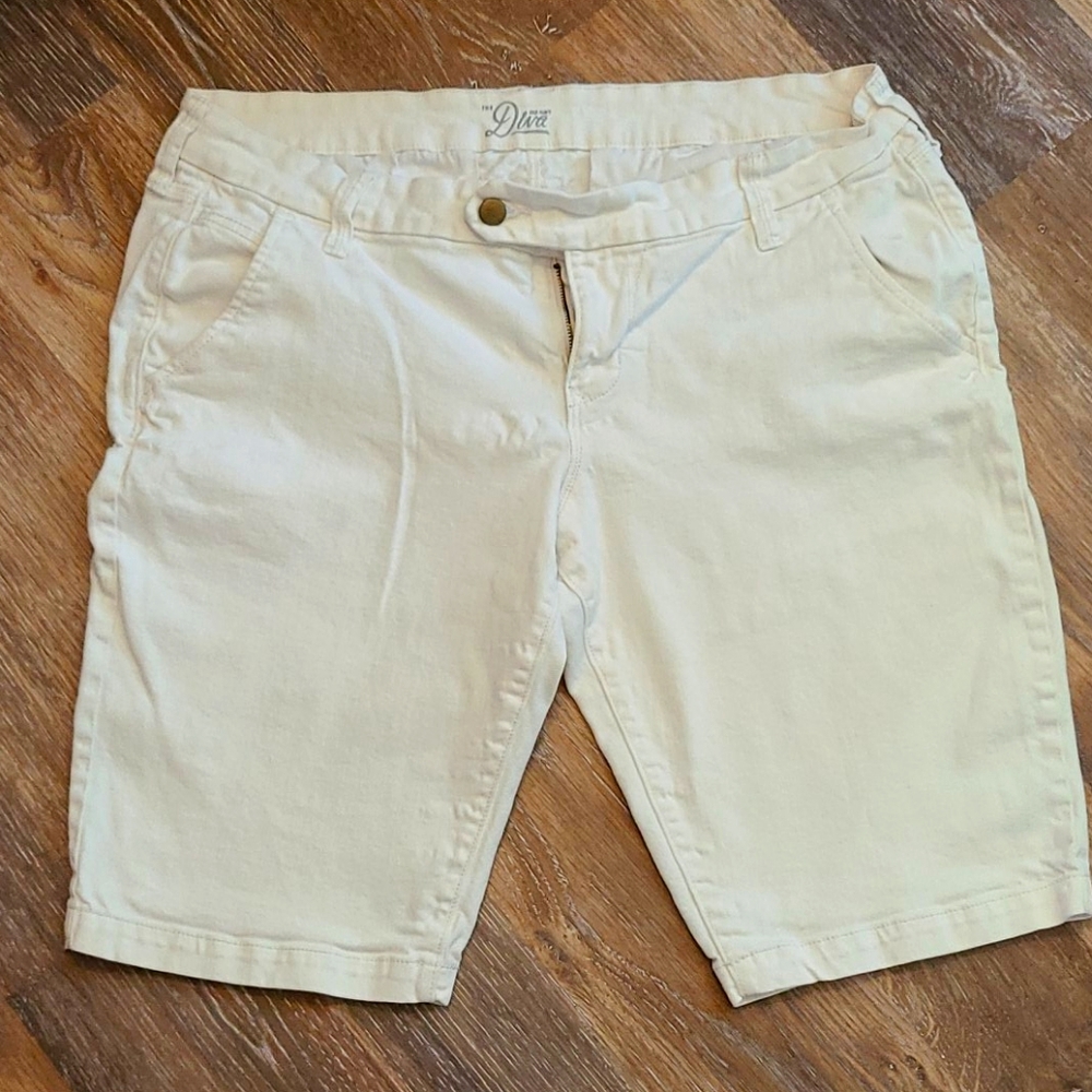 Old navy Bermuda shorts size 16